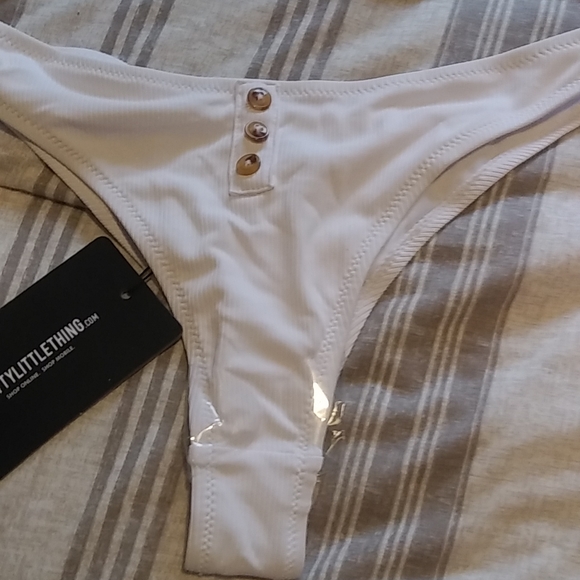 Pretty little thing bikini - Picture 3 of 6